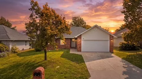 210 S Duke Ave, Springfield, MO 65802