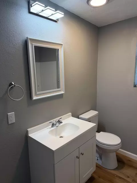 Bath - 1636 N Sherman Ave, Springfield, MO 65803 photo 2 of 3