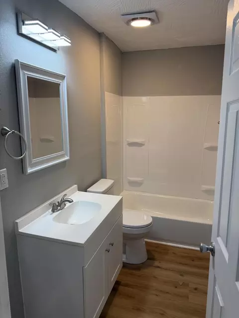 Bath - 1636 N Sherman Ave, Springfield, MO 65803 photo 1 of 3
