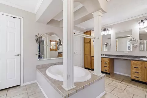 Bath - 15511 Co Rd #115, Macomb, MO 65702 photo 2 of 4