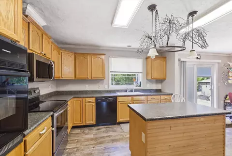 Kitchen - 15511 Co Rd #115, Macomb, MO 65702 photo 2 of 3