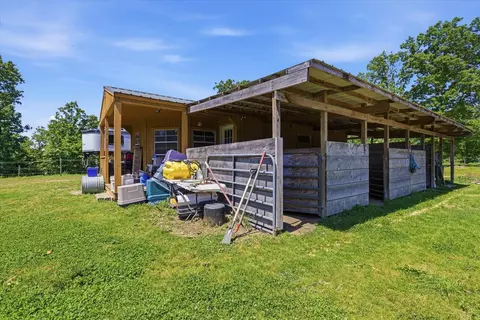 Exterior - 15511 Co Rd #115, Macomb, MO 65702 photo 4 of 7