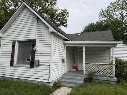 2214 N Travis Ave, Springfield, MO 65803
