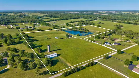 1153 Whispering Oaks Rd, Marshfield, MO 65706