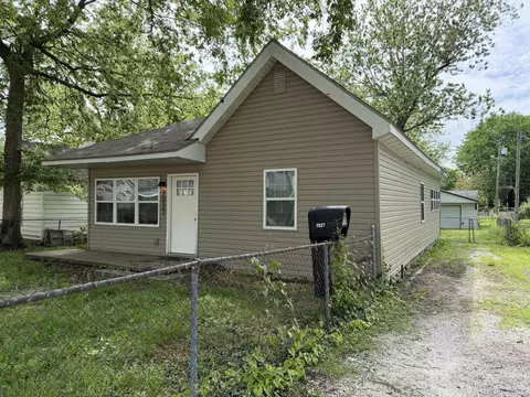 Exterior - 2027 N Weller Ave, Springfield, MO 65803 photo 2 of 3