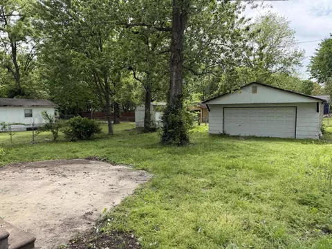Exterior - 2027 N Weller Ave, Springfield, MO 65803 photo 3 of 3