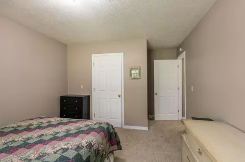 Bedroom - 137 Hillside Loop, Marshfield, MO 65706 photo 5 of 7