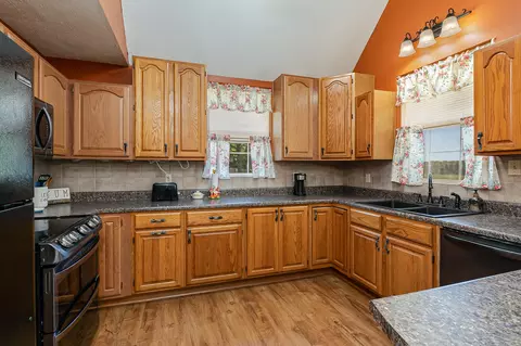 Kitchen - 137 Hillside Loop, Marshfield, MO 65706 photo 1 of 3