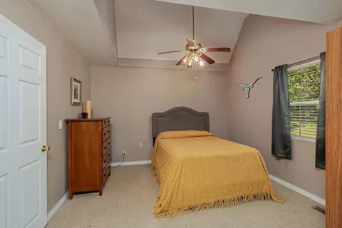 Bedroom - 137 Hillside Loop, Marshfield, MO 65706 photo 3 of 7