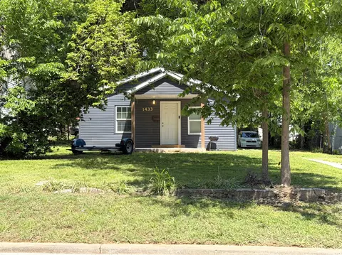 1433 E Blaine St, Springfield, MO 65803