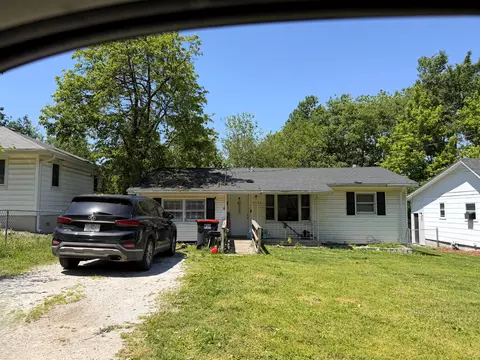 2105 N Albertha Ave, Springfield, MO 65803