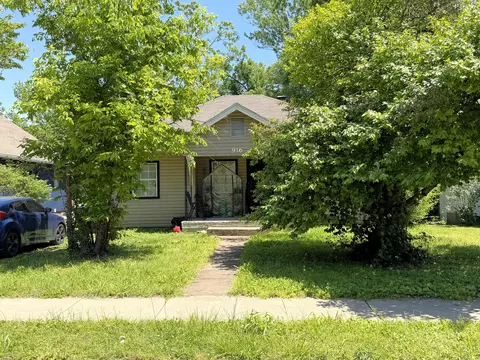 916 S Douglas Ave, Springfield, MO 65806