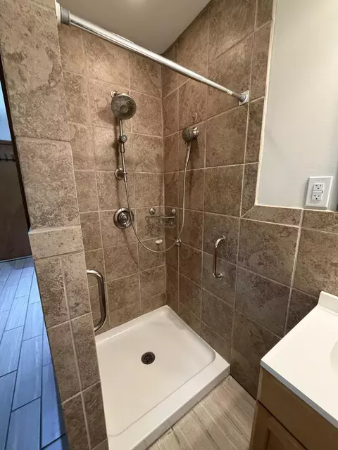Bath - 2126 E Crestview St, Springfield, MO 65804 photo 2 of 3