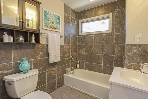 Bath - 2126 E Crestview St, Springfield, MO 65804 photo 3 of 3