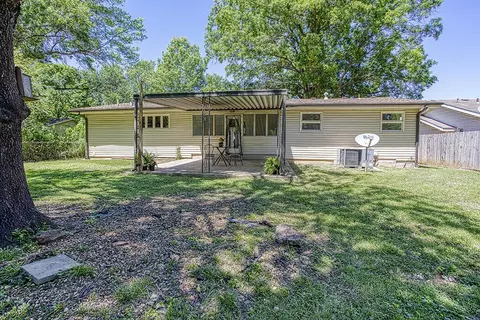 Exterior - 2126 E Crestview St, Springfield, MO 65804 photo 10 of 12