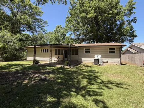 Exterior - 2126 E Crestview St, Springfield, MO 65804 photo 12 of 12