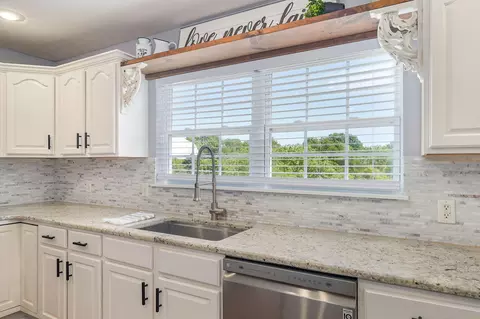 Kitchen - 2370 Sheron Dr, Nixa, MO 65714 photo 3 of 4