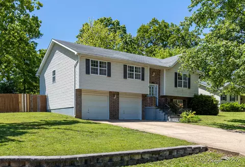 1701 Westway Dr, West Plains, MO 65775