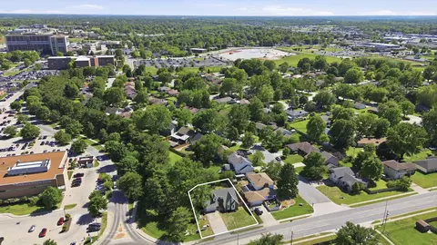 View/Area - 944 E Walnut Lawn St, Springfield, MO 65807 photo 5 of 6