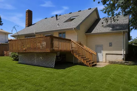 Exterior - 944 E Walnut Lawn St, Springfield, MO 65807 photo 5 of 7