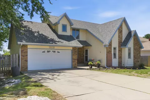 Exterior - 944 E Walnut Lawn St, Springfield, MO 65807 photo 4 of 7