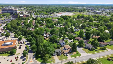 View/Area - 944 E Walnut Lawn St, Springfield, MO 65807 photo 6 of 6