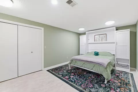 Bedroom - 944 E Walnut Lawn St, Springfield, MO 65807 photo 4 of 5