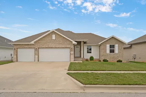 1926 S Lullwood Ave, Springfield, MO 65802