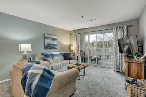 Living - 32 Golfshores Dr #3, Branson, MO 65616 photo 1 of 3