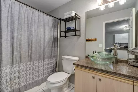Bath - 32 Golfshores Dr #3, Branson, MO 65616 photo 2 of 2
