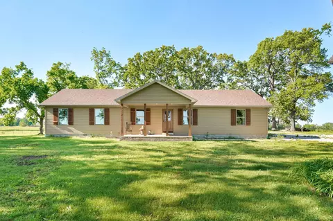 18519 Farm Road 2000, Aurora, MO 65605