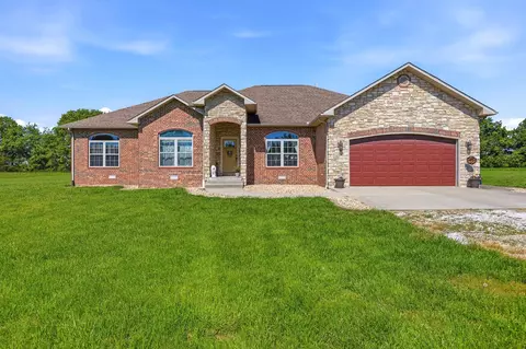 294 Village Dr, Marshfield, MO 65706