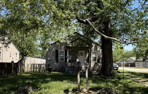 2403 W Lynn St, Springfield, MO 65802