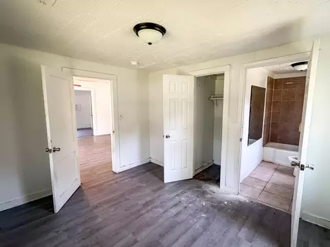 Bedroom - 2730 W Chestnut St, Springfield, MO 65802 photo 2 of 3