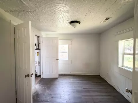 Bedroom - 2730 W Chestnut St, Springfield, MO 65802 photo 3 of 3