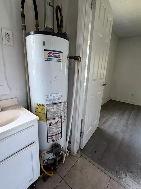 Bath - 2730 W Chestnut St, Springfield, MO 65802 photo 2 of 2