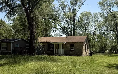 Exterior - 2730 W Chestnut St, Springfield, MO 65802 photo 2 of 2