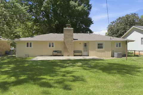 Exterior - 818 E Woodland St, Springfield, MO 65807 photo 7 of 8