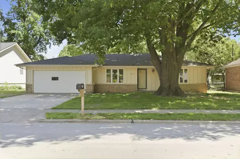 Exterior - 818 E Woodland St, Springfield, MO 65807 photo 2 of 8