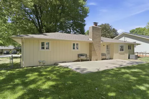 Exterior - 818 E Woodland St, Springfield, MO 65807 photo 5 of 8