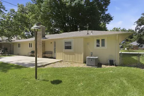 Exterior - 818 E Woodland St, Springfield, MO 65807 photo 6 of 8