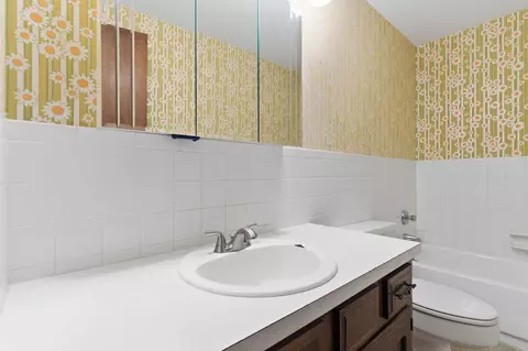 Bath - 818 E Woodland St, Springfield, MO 65807 photo 1 of 2