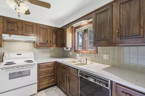 Kitchen - 818 E Woodland St, Springfield, MO 65807 photo 2 of 3