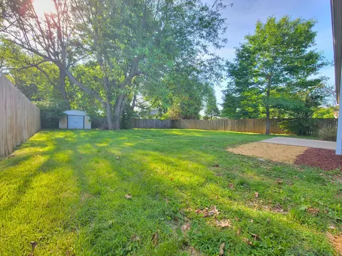 Exterior - 3872 S Leawood Ave, Springfield, MO 65807 photo 8 of 9