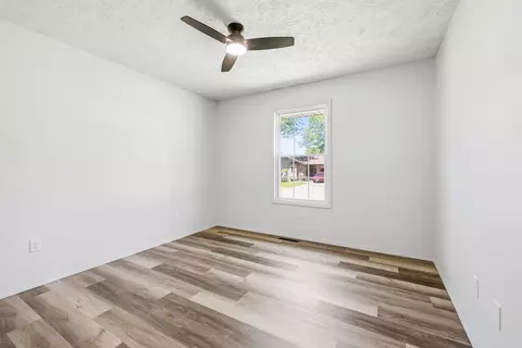 Bedroom - 3872 S Leawood Ave, Springfield, MO 65807 photo 3 of 4