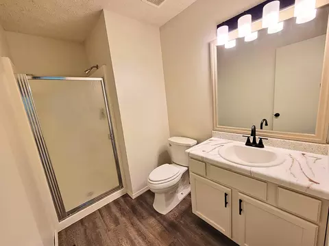 Bath - 3872 S Leawood Ave, Springfield, MO 65807 photo 1 of 2