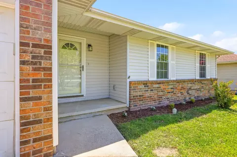 Exterior - 3872 S Leawood Ave, Springfield, MO 65807 photo 4 of 9