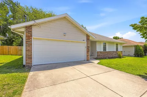 Exterior - 3872 S Leawood Ave, Springfield, MO 65807 photo 3 of 9