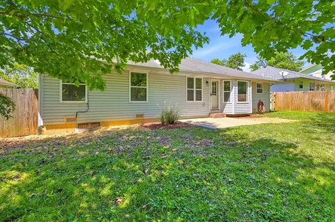 Exterior - 3872 S Leawood Ave, Springfield, MO 65807 photo 7 of 9