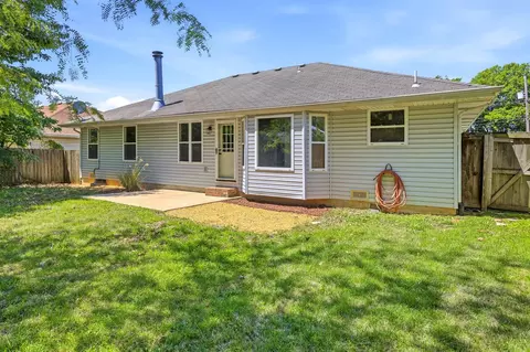 Exterior - 3872 S Leawood Ave, Springfield, MO 65807 photo 5 of 9